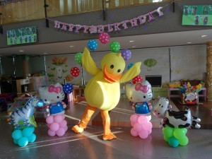 1120台南生日派對魔術小丑氣球表演+黃色小鴨人偶 (11)