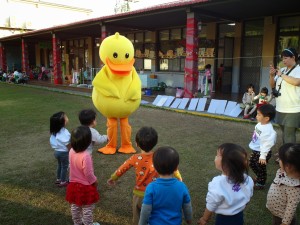 1120台南生日派對魔術小丑氣球表演+黃色小鴨人偶 (13)