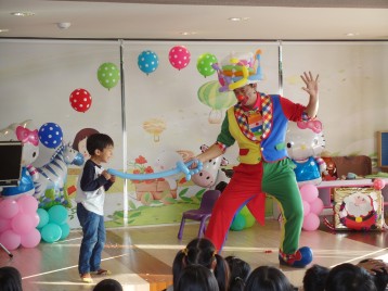 1120台南生日派對魔術小丑氣球表演+黃色小鴨人偶 (6)
