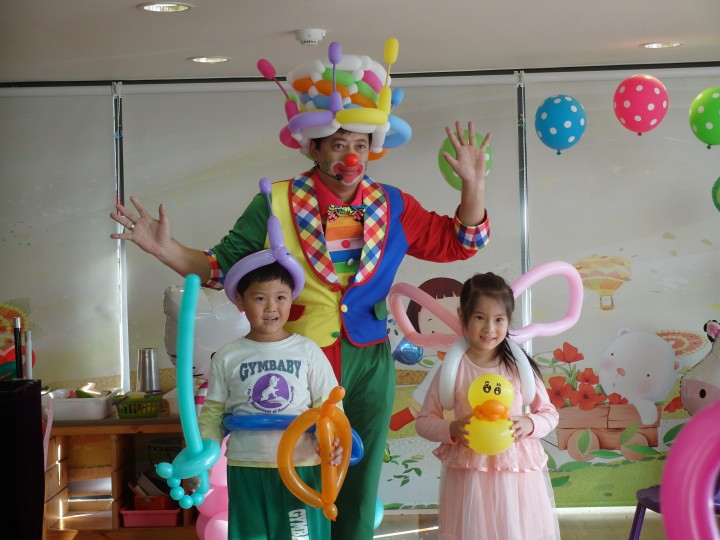 1120台南生日派對魔術小丑氣球表演+黃色小鴨人偶 (8)