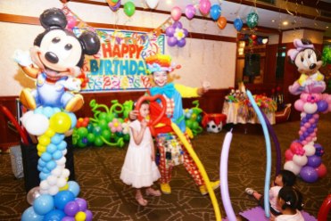 高雄生日抓週派對魔術氣球表演+可愛人偶拉拉熊+互動遊戲主持 (11)