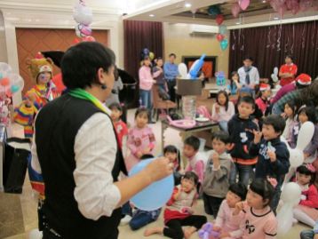 高雄生日派對魔術表演+小丑氣球表演+佈置 (4)