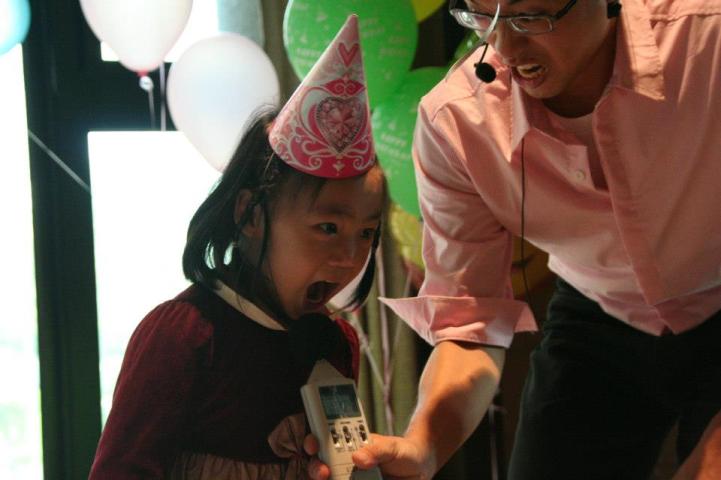 高雄生日派對魔術表演+遊戲互動+爆破氣球 (9)